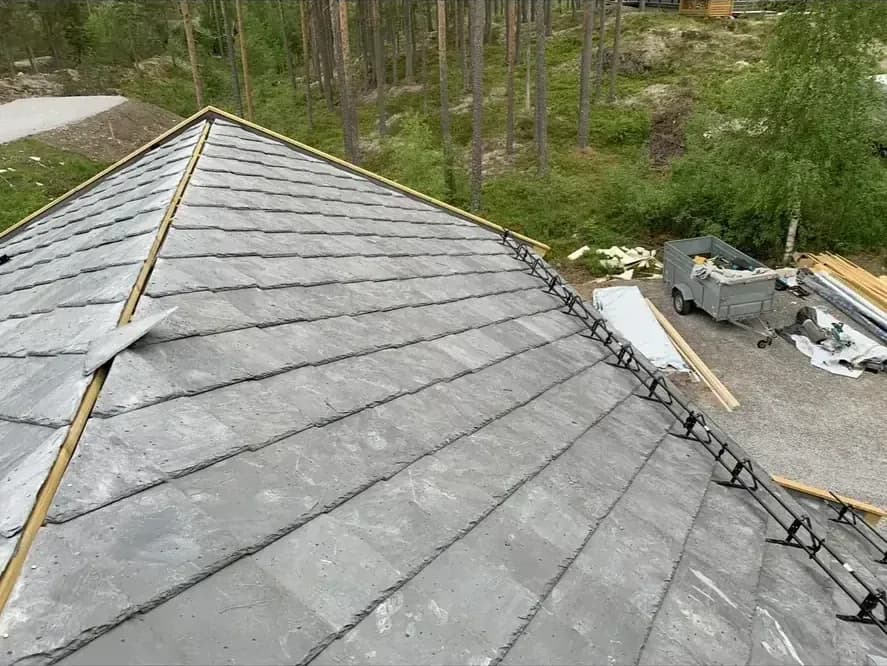 Skifertak fra annen vinkel